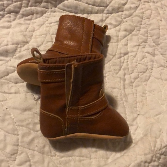 Brown Booties Old Navy 0-3 Month Girl - Picture 2 of 4